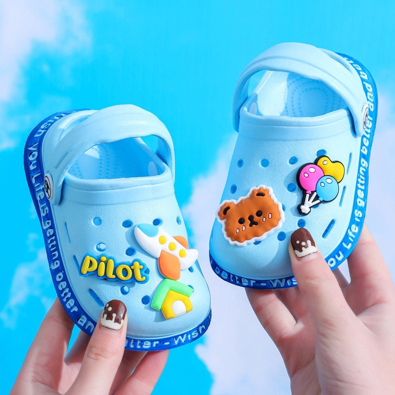 Kids Summer Cartoon Cave Hole Sandals 2022 Garden Beach Slippers Sandals Non-Slip Soft Soled Quick Drying Shoes
