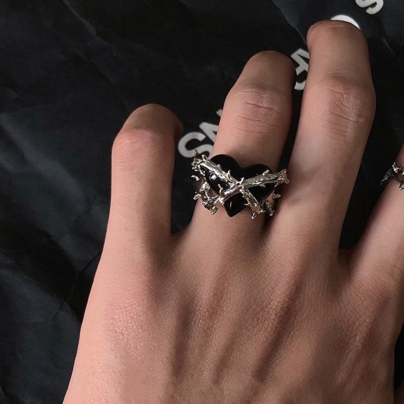 2023 New Fashion Simple Heart Vintage Love Ring Personalized Adjustable Opening Fashion Black Ring Girl Jewelry