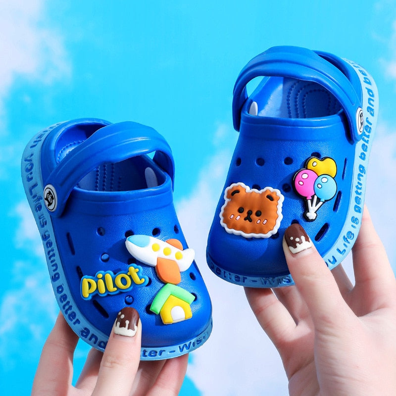 Kids Summer Cartoon Cave Hole Sandals 2022 Garden Beach Slippers Sandals Non-Slip Soft Soled Quick Drying Shoes