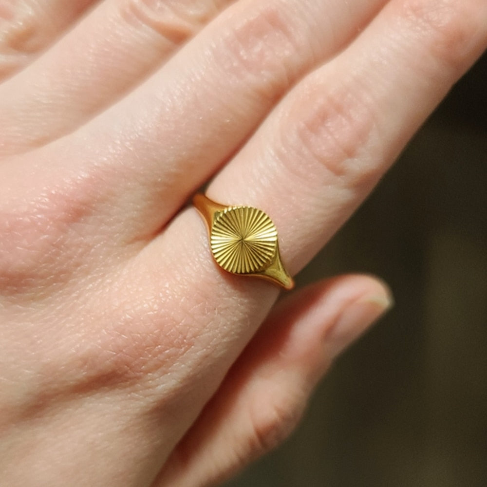 High Quality Wave Rings For Women Minimalist Dainty Rays Texture Circle Ring Stainless Steel Signet Chunky Dome Ring