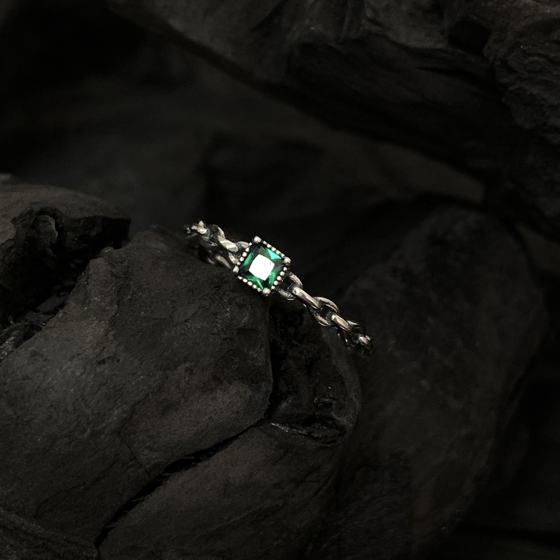 XIYANIKE 2022 New Vintage Emerald Zircon Open Cuff Finger Ring
