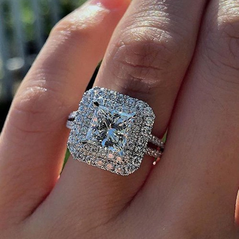 Huitan Trendy Brilliant Cubic Zirconia Ring