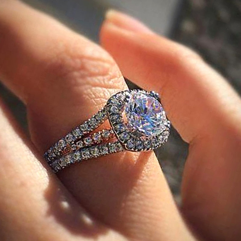 Huitan Trendy Brilliant Cubic Zirconia Ring