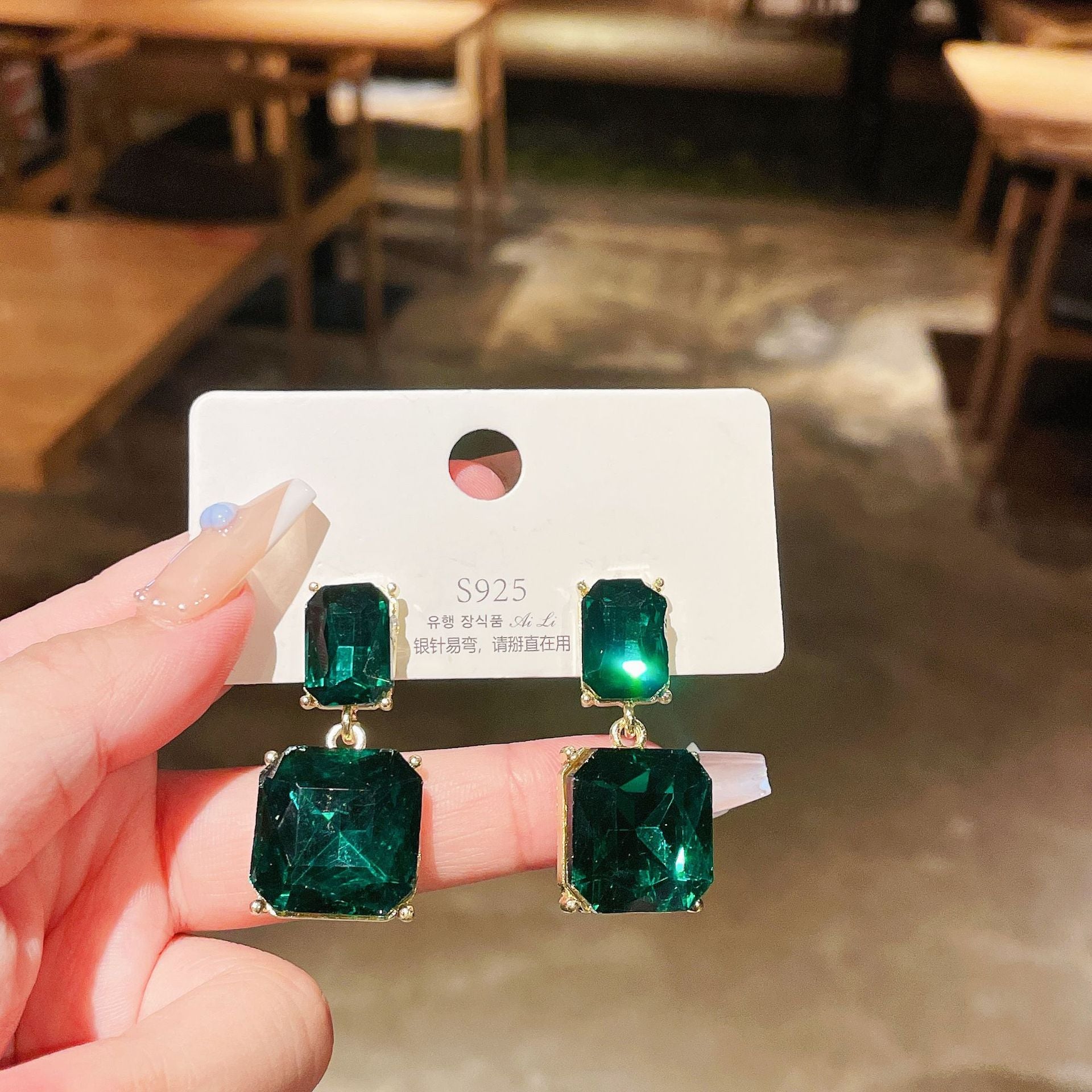 Fashion Shiny Green Rhinestone Pendant Earrings