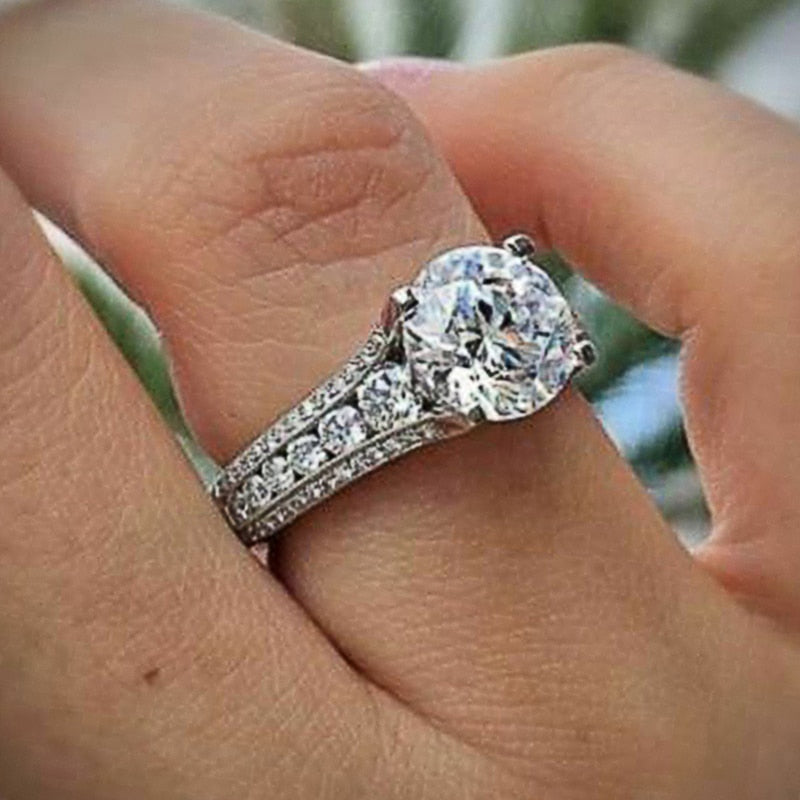 Huitan Trendy Brilliant Cubic Zirconia Ring