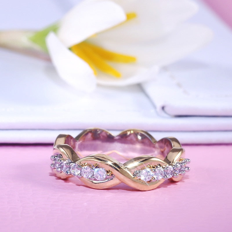 Huitan Luxury Noble Tiny Cubic Zircon Stone Middle Finger Ring