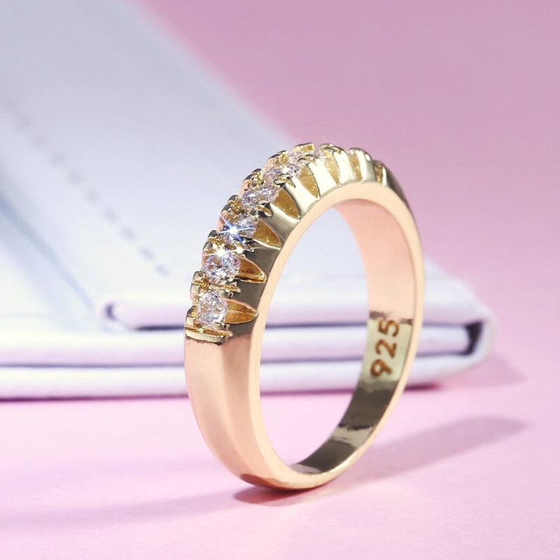 Huitan Luxury Noble Tiny Cubic Zircon Stone Middle Finger Ring