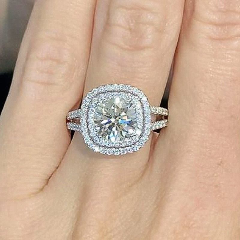 Huitan Trendy Brilliant Cubic Zirconia Ring