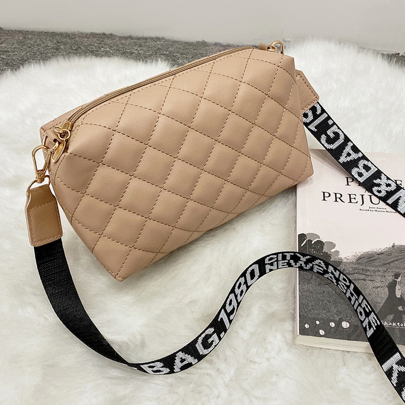 Leisure Embroidered Rhombic Chain Bag