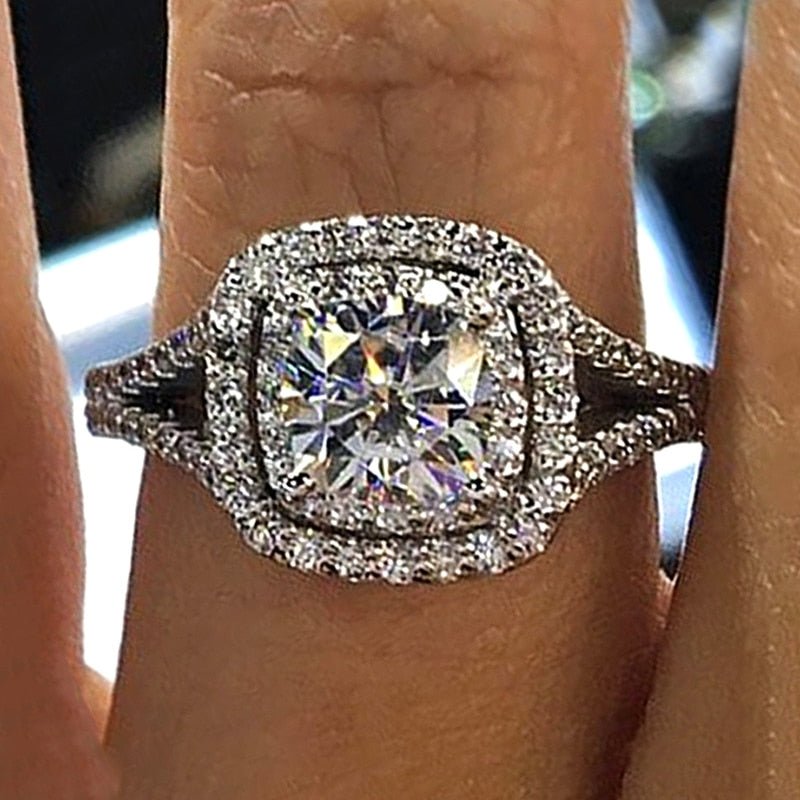 Huitan Trendy Brilliant Cubic Zirconia Ring