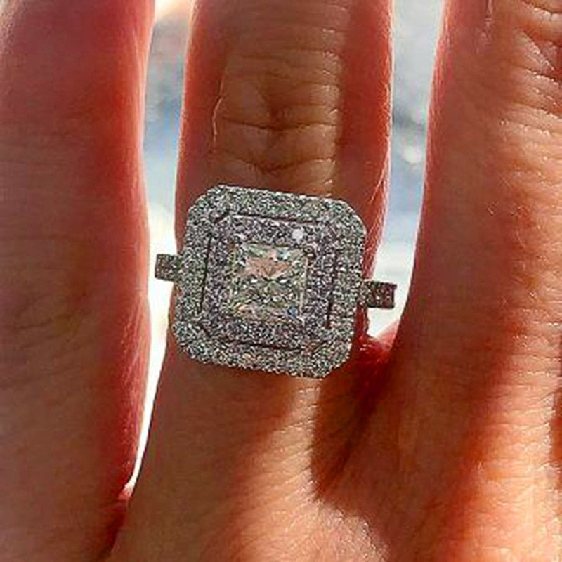 Huitan Trendy Brilliant Cubic Zirconia Ring