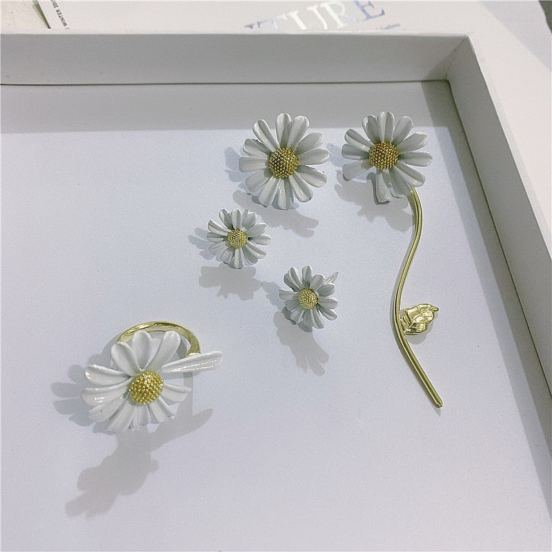 Trendy Sweet White Daisy Stud Earrings