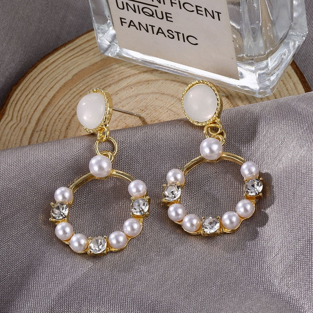Trend Simulation Pearl Long Earrings - Shopeasywear