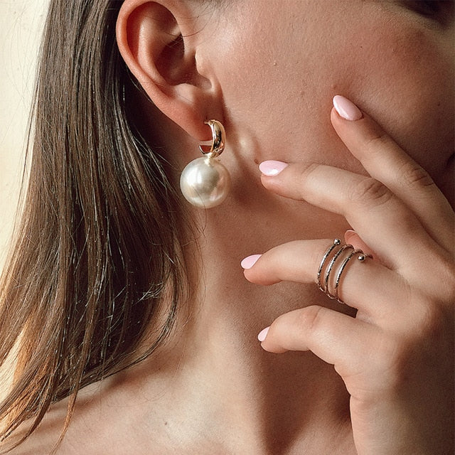 Trend Simulation Pearl Long Earrings - Shopeasywear